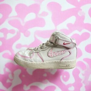 Nike Air Force 1 (2007) Valentine’s Day Sneakers **RARE** Size 6.5Y Women’s 7.5